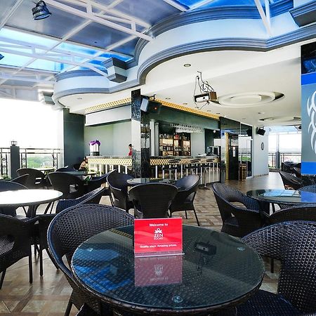 Cardinal Lucky Star Hotel Batam Exterior foto